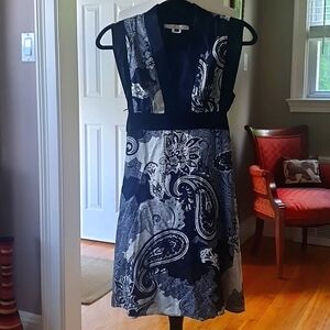 Single Dress Women’s Black & Ivory White Paisley Print Silk Sash Belt Dress